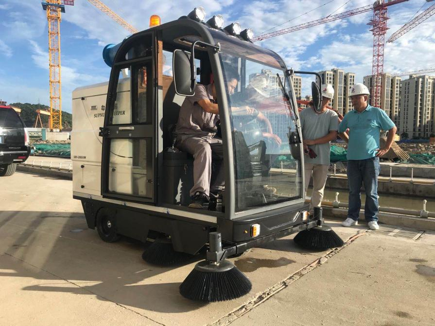 巴音郭楞龙海市电动清扫车：现代城市清洁的新解决方案